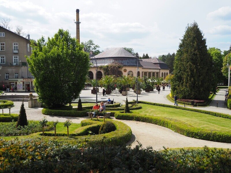 Wir genießen das Flair der hübschen Kurstadt, die ein großes Thermalbad sowie eine Kuranstalt besitzt.