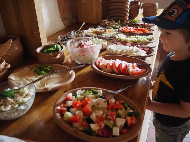 Weder beim köstlichen Frühstücksbuffet mit frischen Zutaten vom Bauernhof ... 