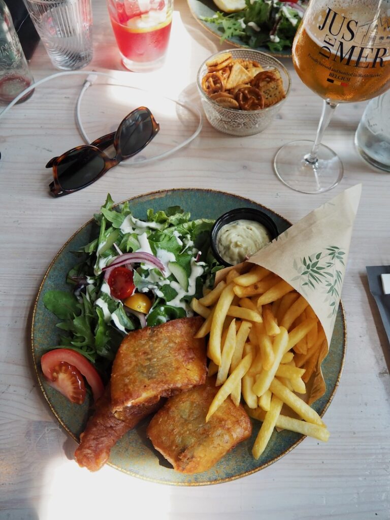 ... beginnen wir die Reise erst mal mit einem Mittagessen in der angeschlossenen Gastronomie ... 