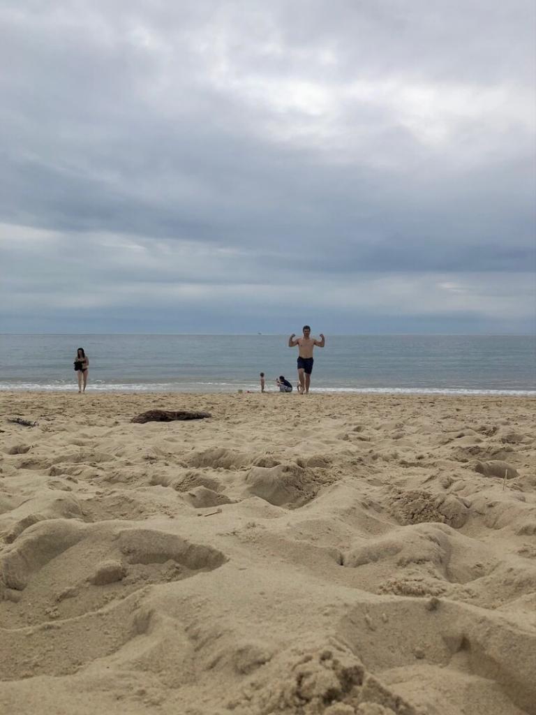 Nur ein kurzes Stück weiter südlich liegt der Plage du Petit Nice, ein Strandabschnitt mit Camping und ein paar wenigen Restaurants für einen typischen Tag am Strand.