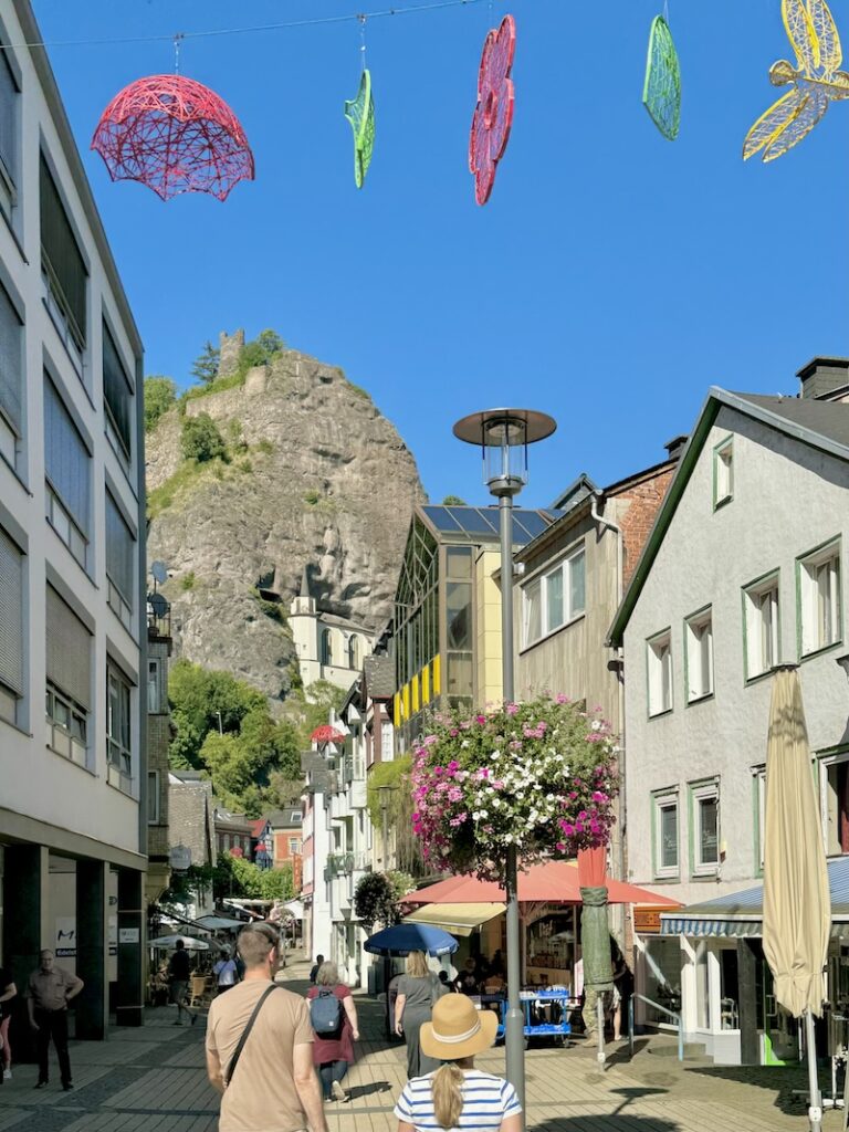 Das sommerlich-farbenfrohe Idar-Oberstein ... 