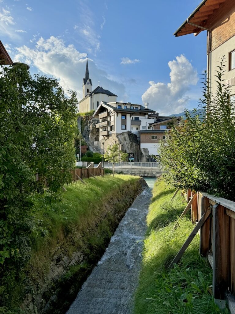 ... sowie hier im Zentrum von Kaprun.